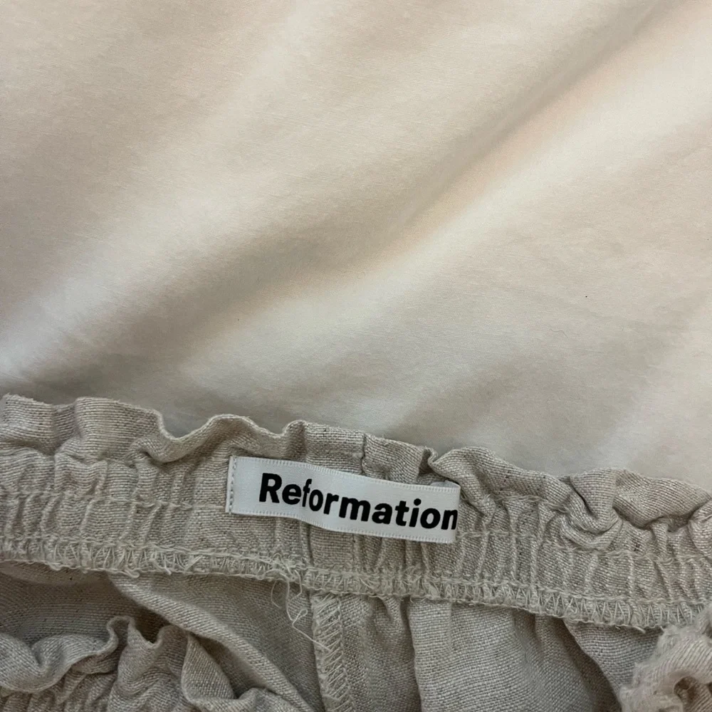 Reformation Linen Shorts - Picture 3 of 3
